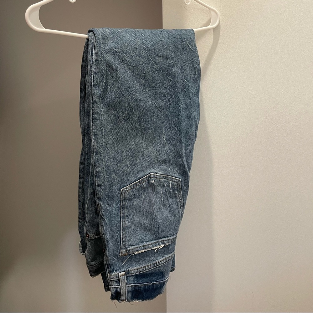 abercombie high rise mom jeans. no rips